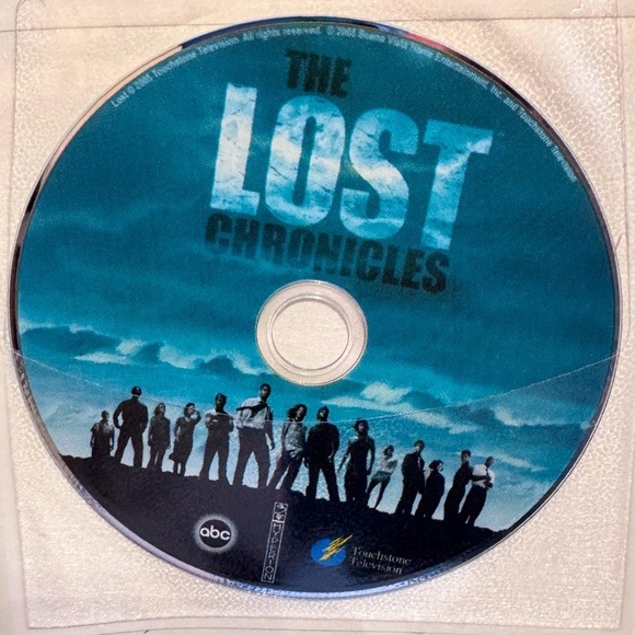 📚 Vintage 2005 - The LOST Chronicles Official Companion Book and Bonus DVD - Picture 9 of 16